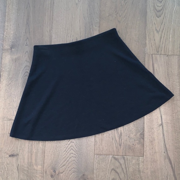 Black mini skirt from Zara - Picture 1 of 2
